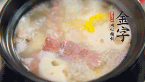 出鍋前加適量鹽調味，撒香菜點綴就可以啦。