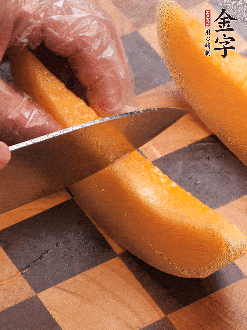 火腿包裹哈密瓜，按圓形擺放