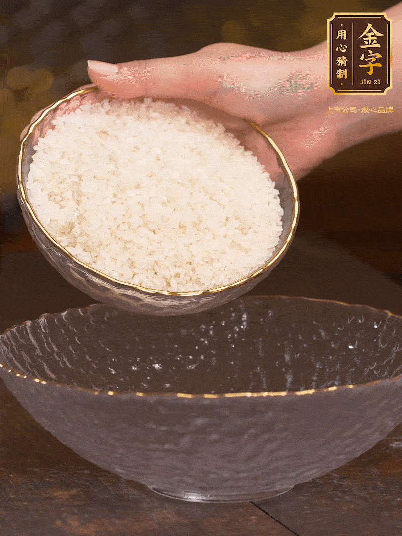 大米洗凈，浸泡1小時