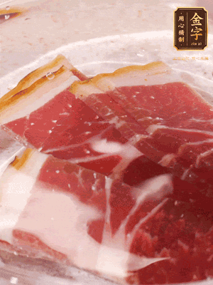 金字火腿切片，溫水浸泡5分鐘