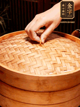 麻辣香腸蒸10分鐘，切成片，蒜苗切斜段，姜蒜干辣椒小米椒切碎