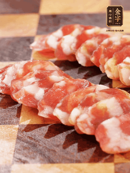 金字香腸切片，蘆筍去皮切丁