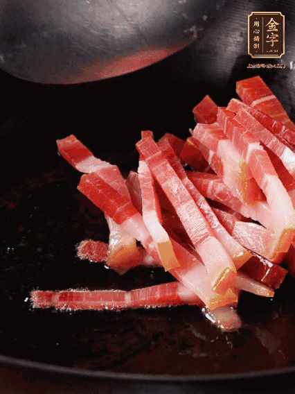豬油潤(rùn)鍋，下火腿煸香