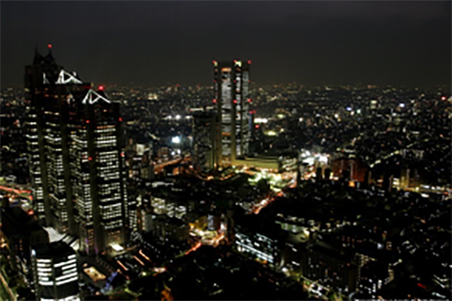 高樓夜景紅光奪目，你可知它們用處不小？